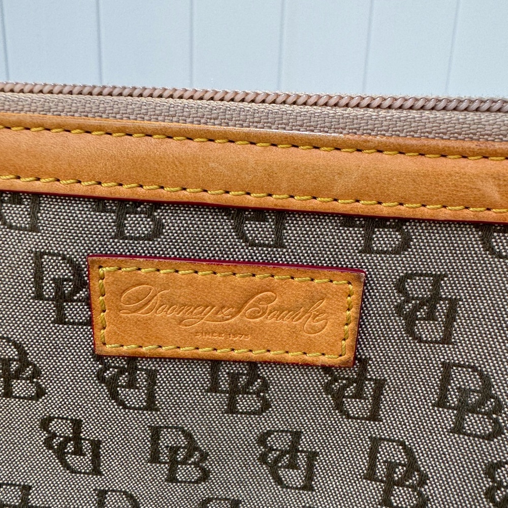 Dooney & Bourke Signature Fabric Leather Wristlet Wallet Purse 8x4.5” D - Picture 3 of 6